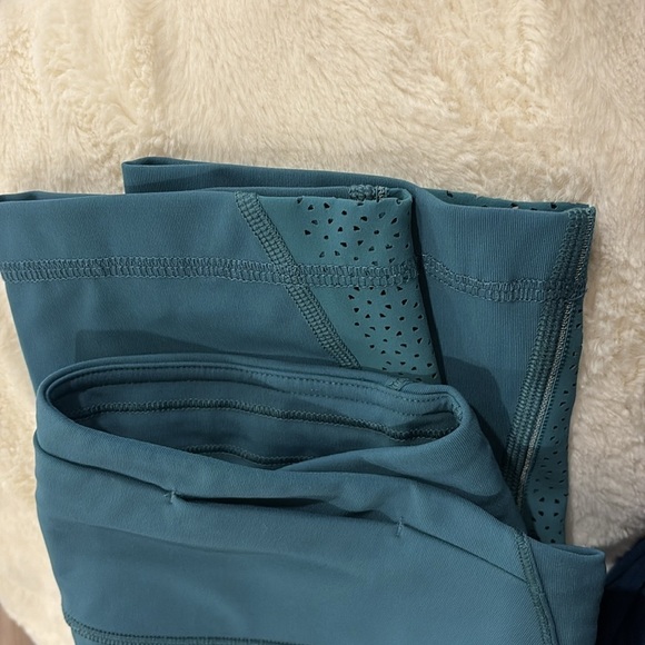 Lululemon Athletica crop leggings women’s size 6 in teal blue colour - like new - Picture 12 of 15